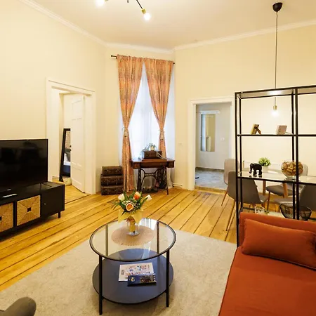 Chic In Historical Center Temeşvar