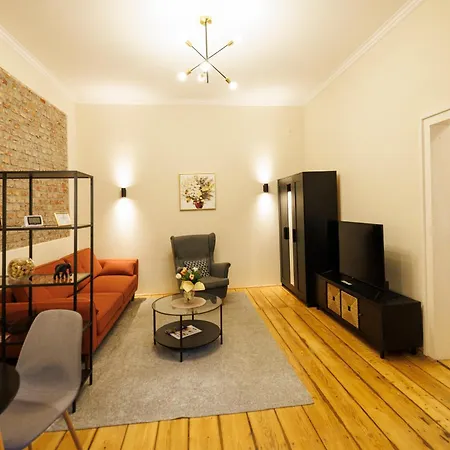 Chic In Historical Center