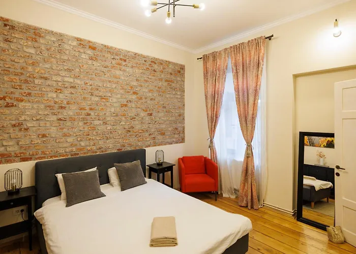 Chic In Historical Center Apartment *