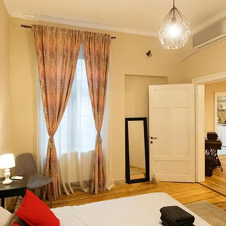 Chic In Historical Center